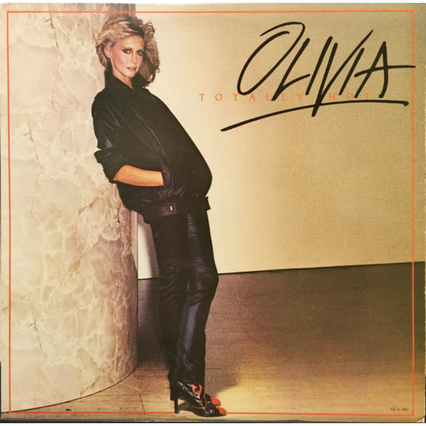 Olivia Newton-John Olivia Newton-John – Totally Hot (G, 1978, LP, MCA Records – MCA-3067)