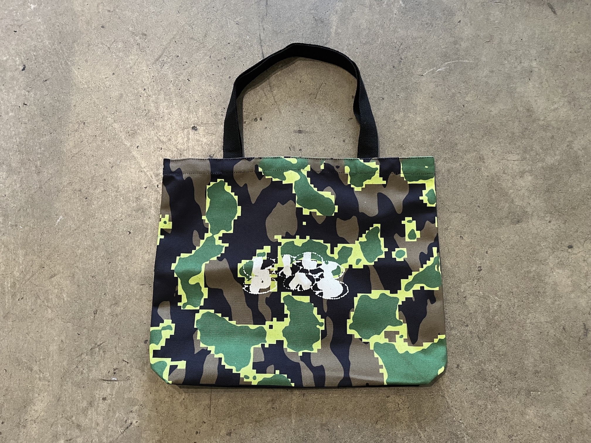 Camo print handbag discount