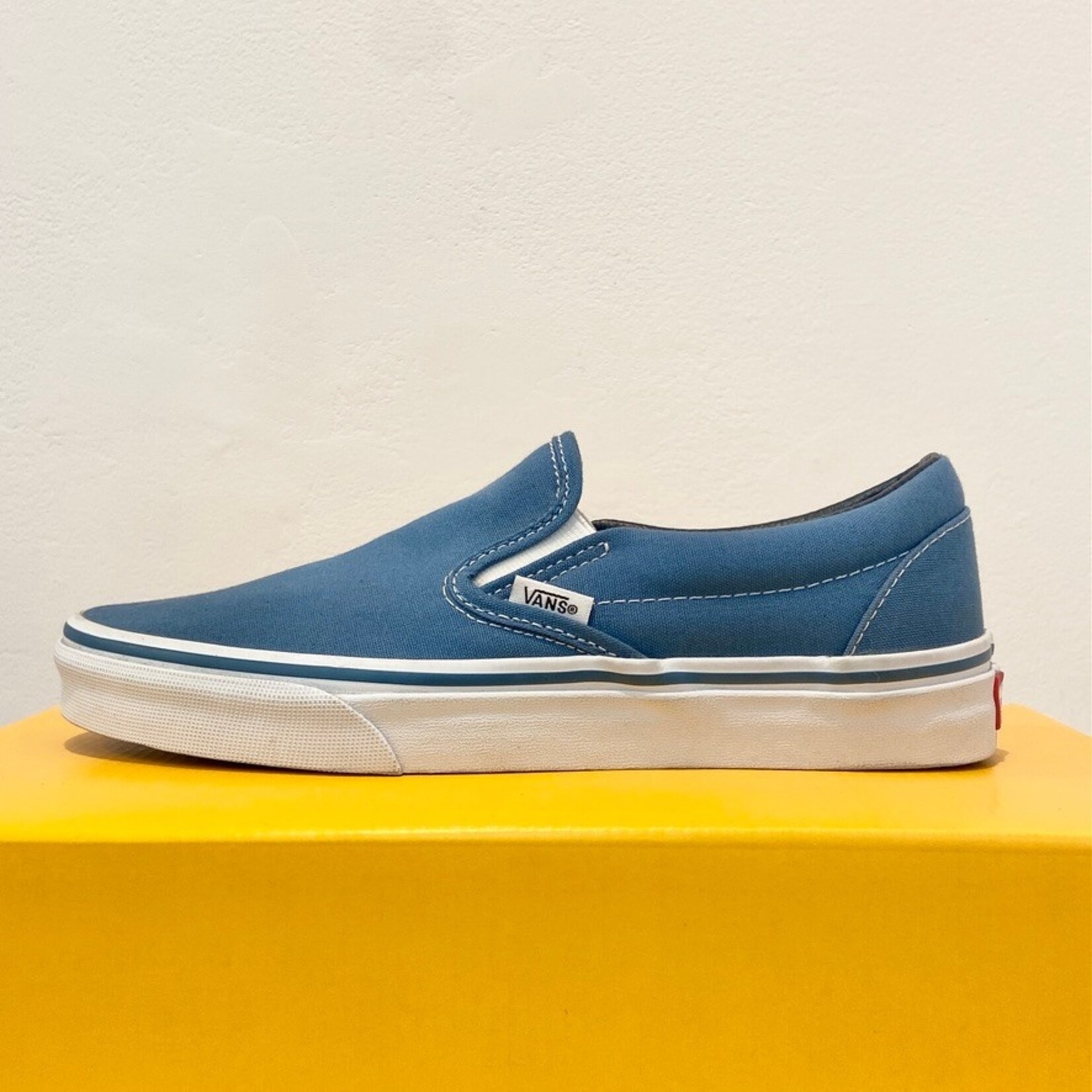 Vans Vans Slip-On Classic Shoe - Navy 6.5
