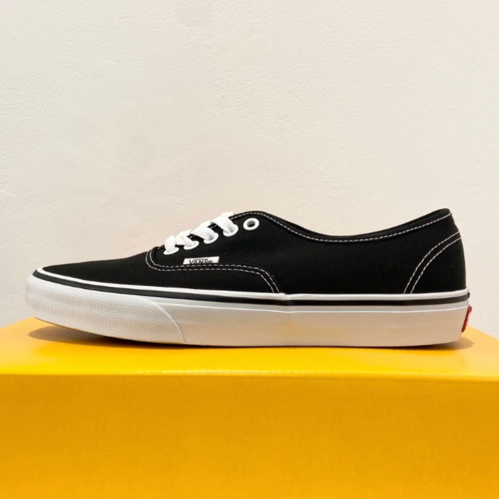 Vans Vans Authentic Classic Shoe - Black/White