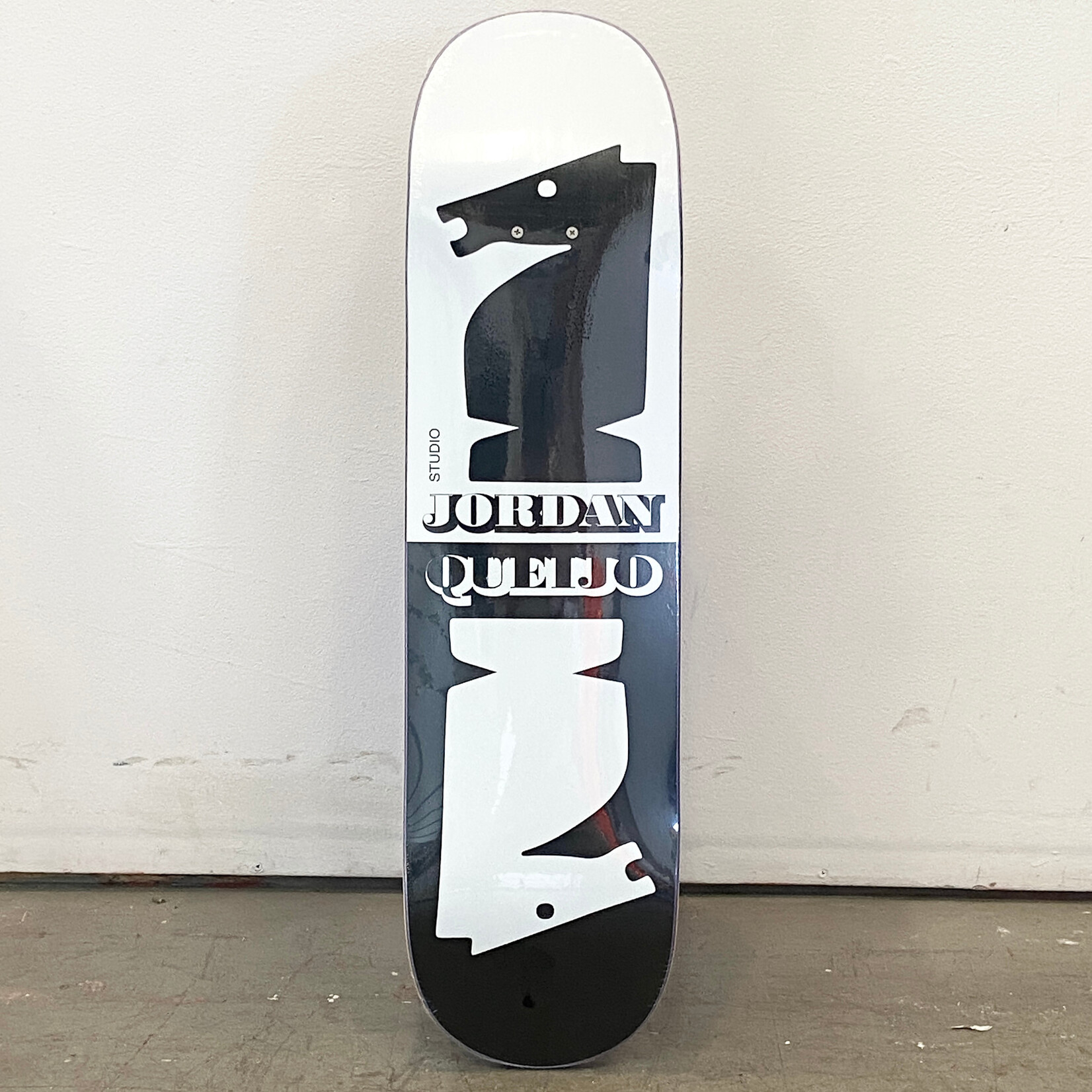 Studio Studio Skateboard 8.25 - Jordan Queijo Knight Life