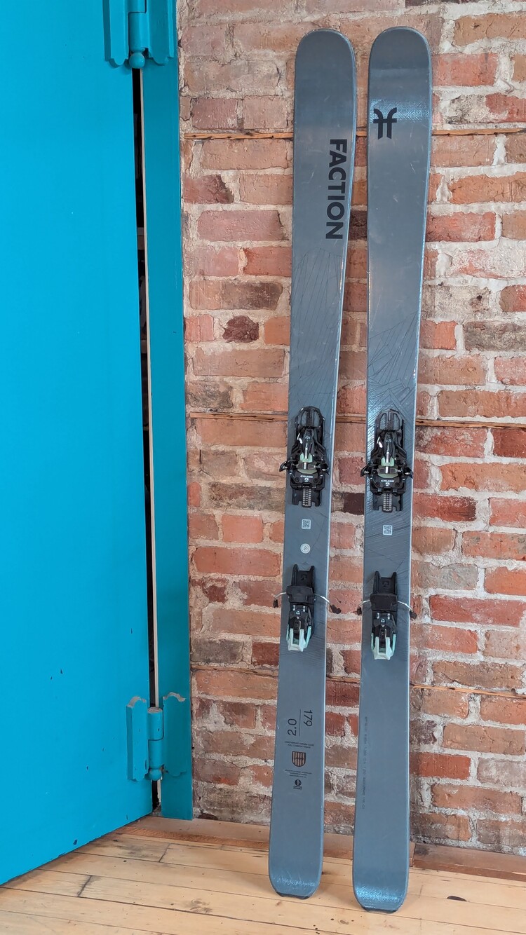 FLOTTE LOC CHIC 24-25/ Skis haute route Agent 2.0 - 179cm + fixation cruise demo + peaux Climb 2.0 Pomoca (usagé)