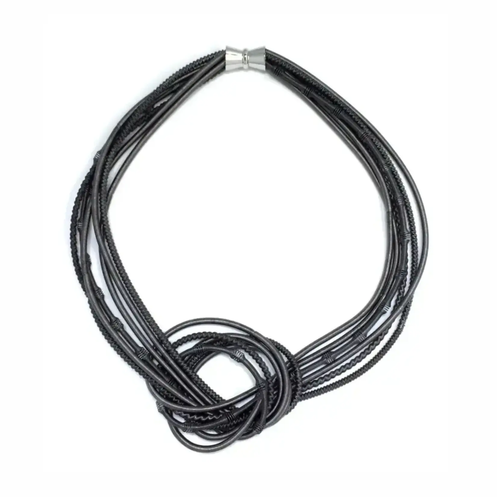 BLK TEXTURED LARGE KNOT NECKLACE