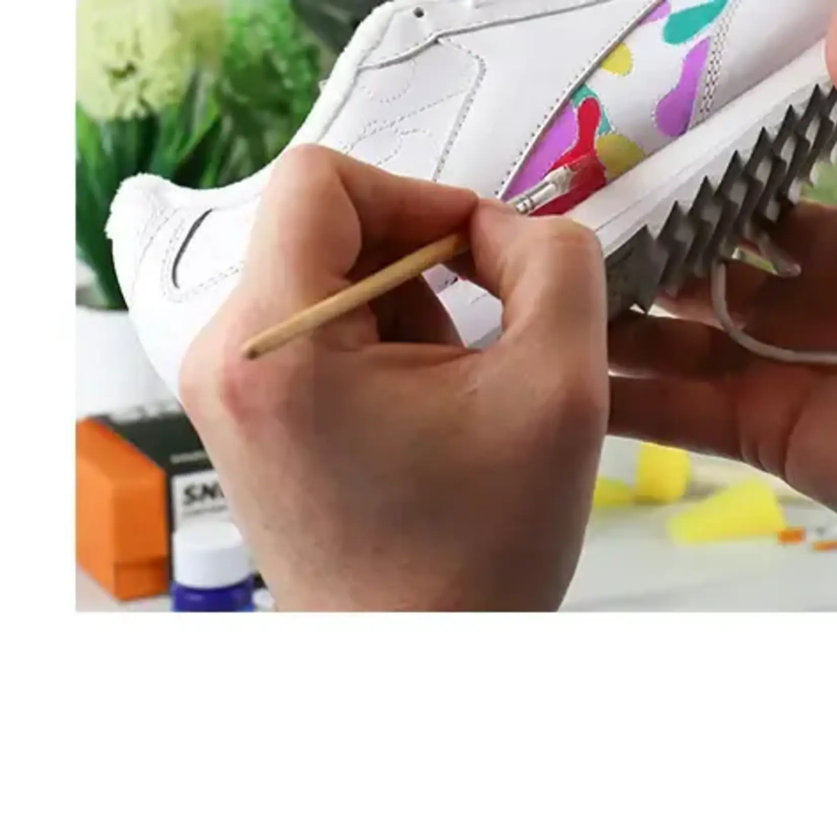 SNEAKER CUSTOMIZATION KIT