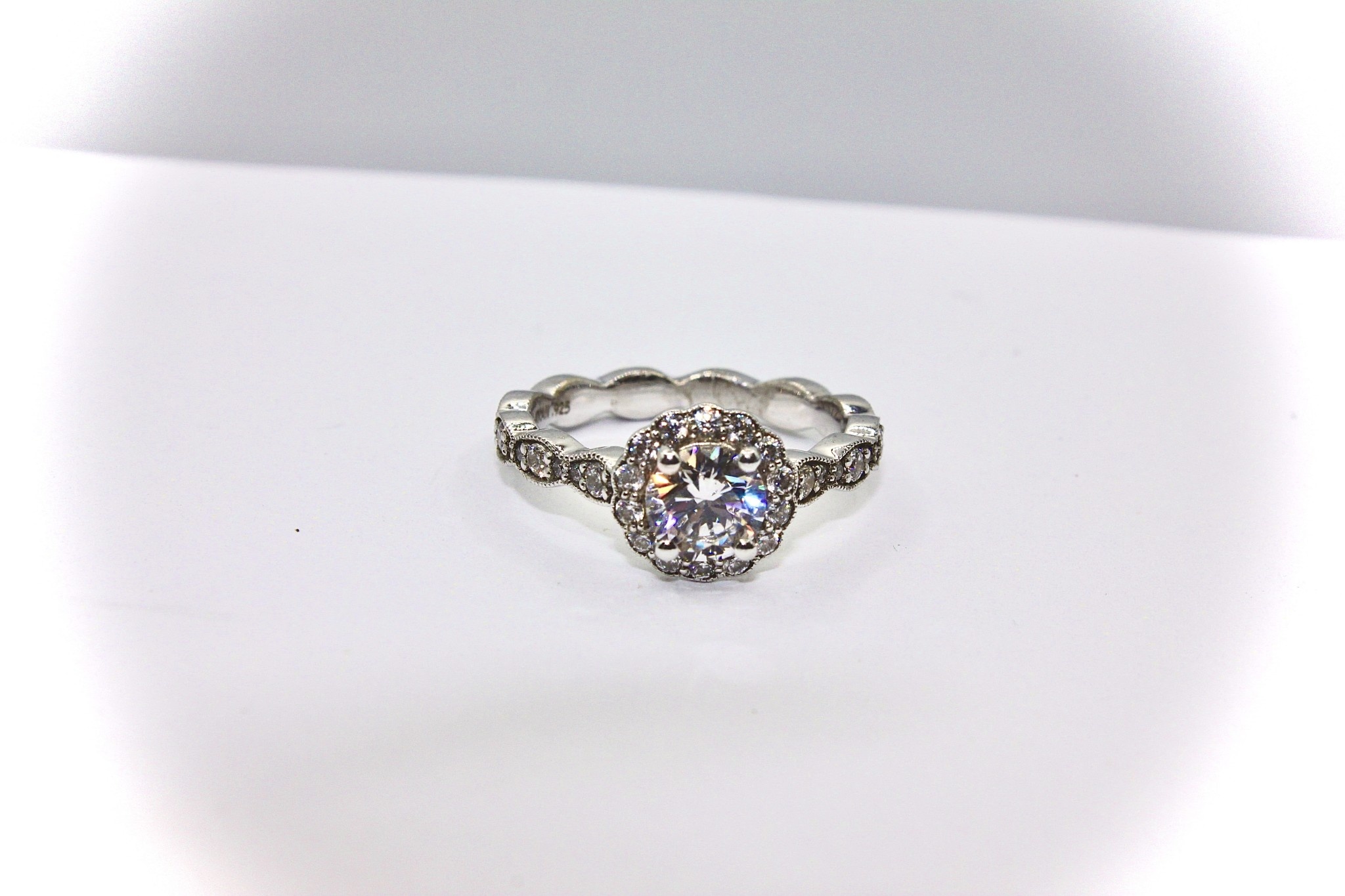 Henri's Select - Vintage Single Halo with Scallop Band Wedding Set (Center Stone Not Included in Price)