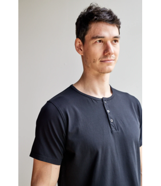 The New Elder Henley Short Sleeve Shirt Black – &SONS