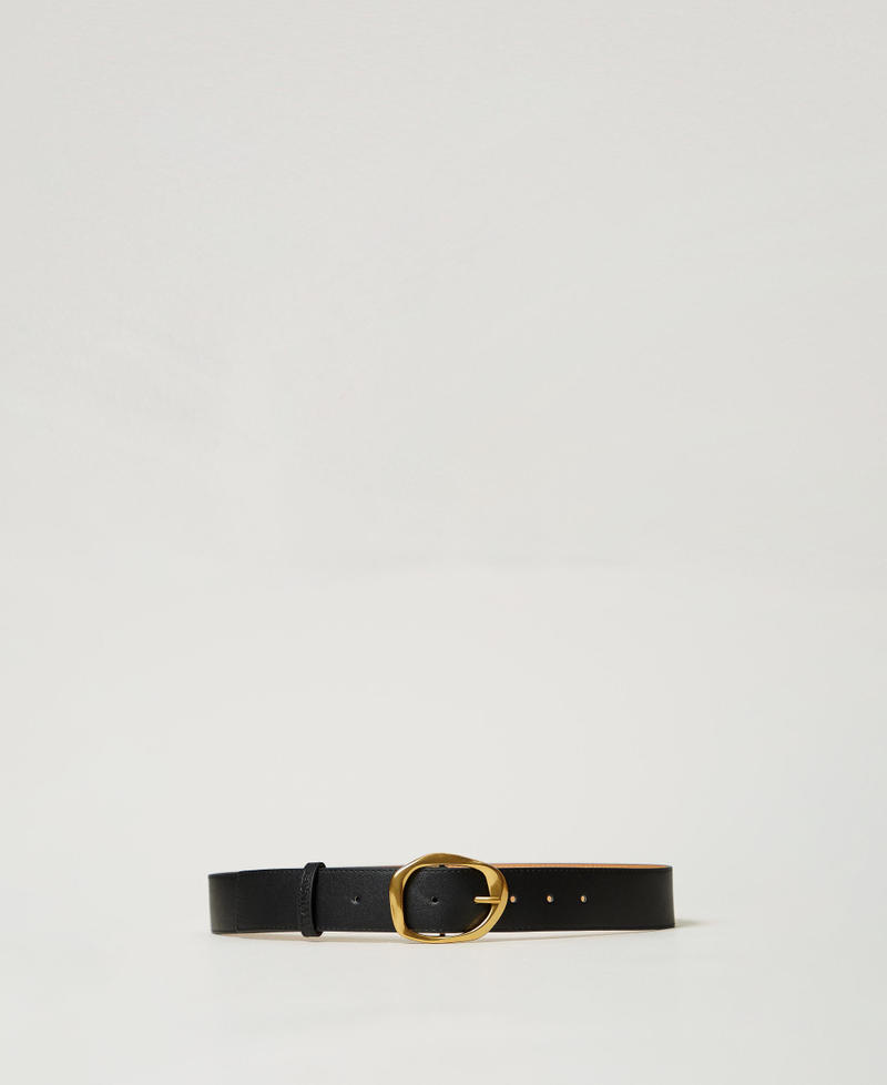 Belt with modelled buckle