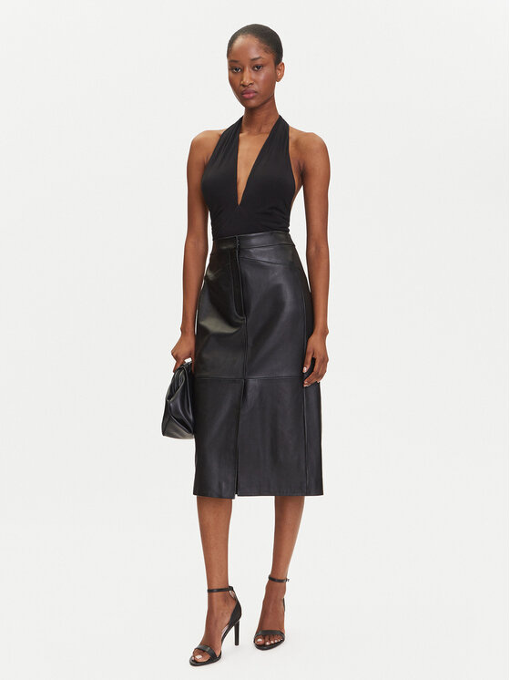 Pencil skirt in lustrous leather