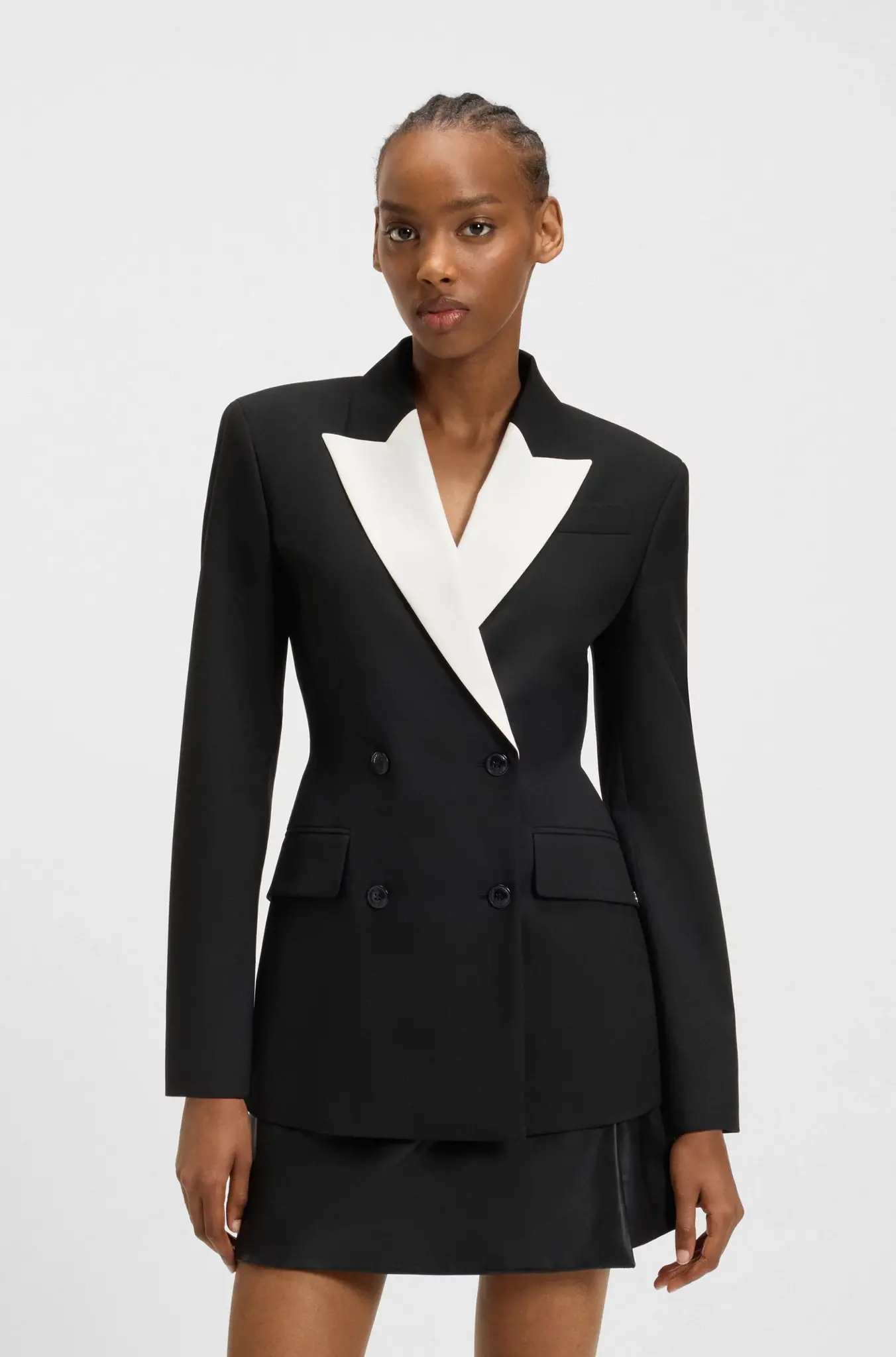 Structured blazer with contrast lapels