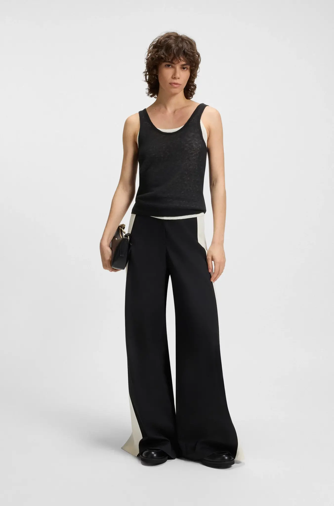 Knitted tank top with layered design