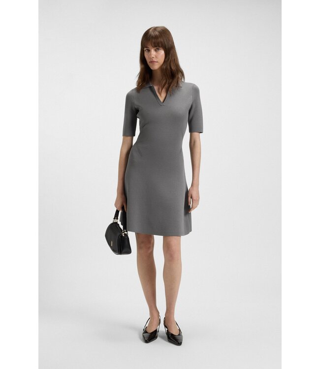 BOSS Robe en maille avec col bateau