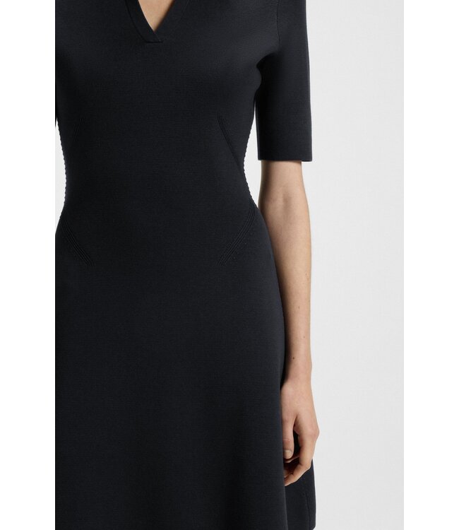 BOSS Robe en maille avec col bateau