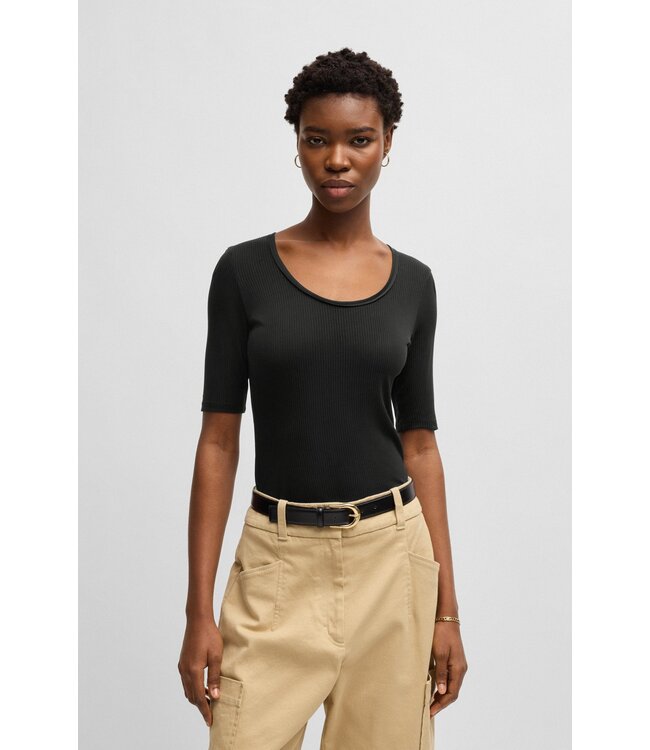 BOSS T-shirt à encolure dégagée en tissu côtelé extensible