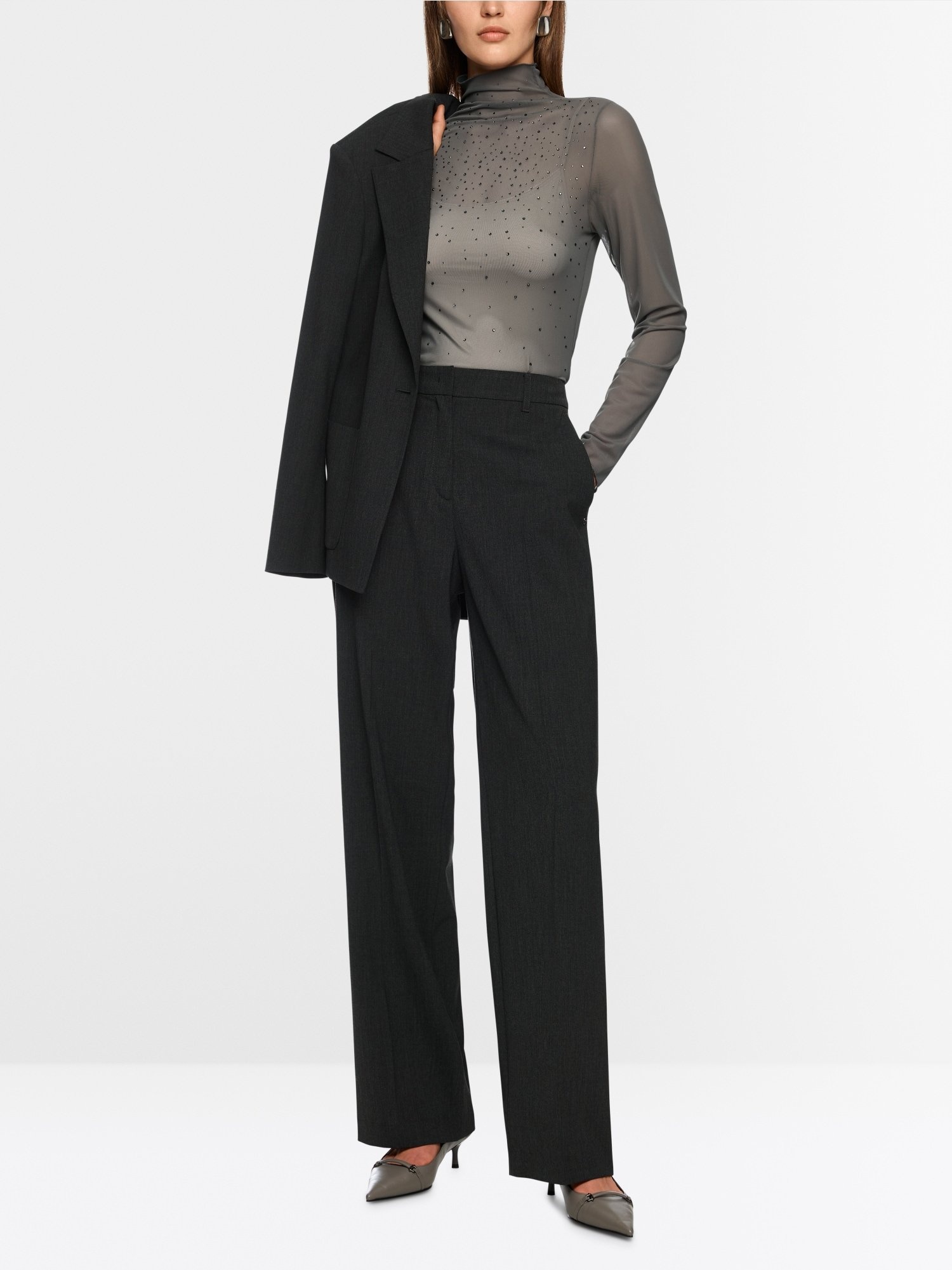 Long-sleeved mesh top with hotfix