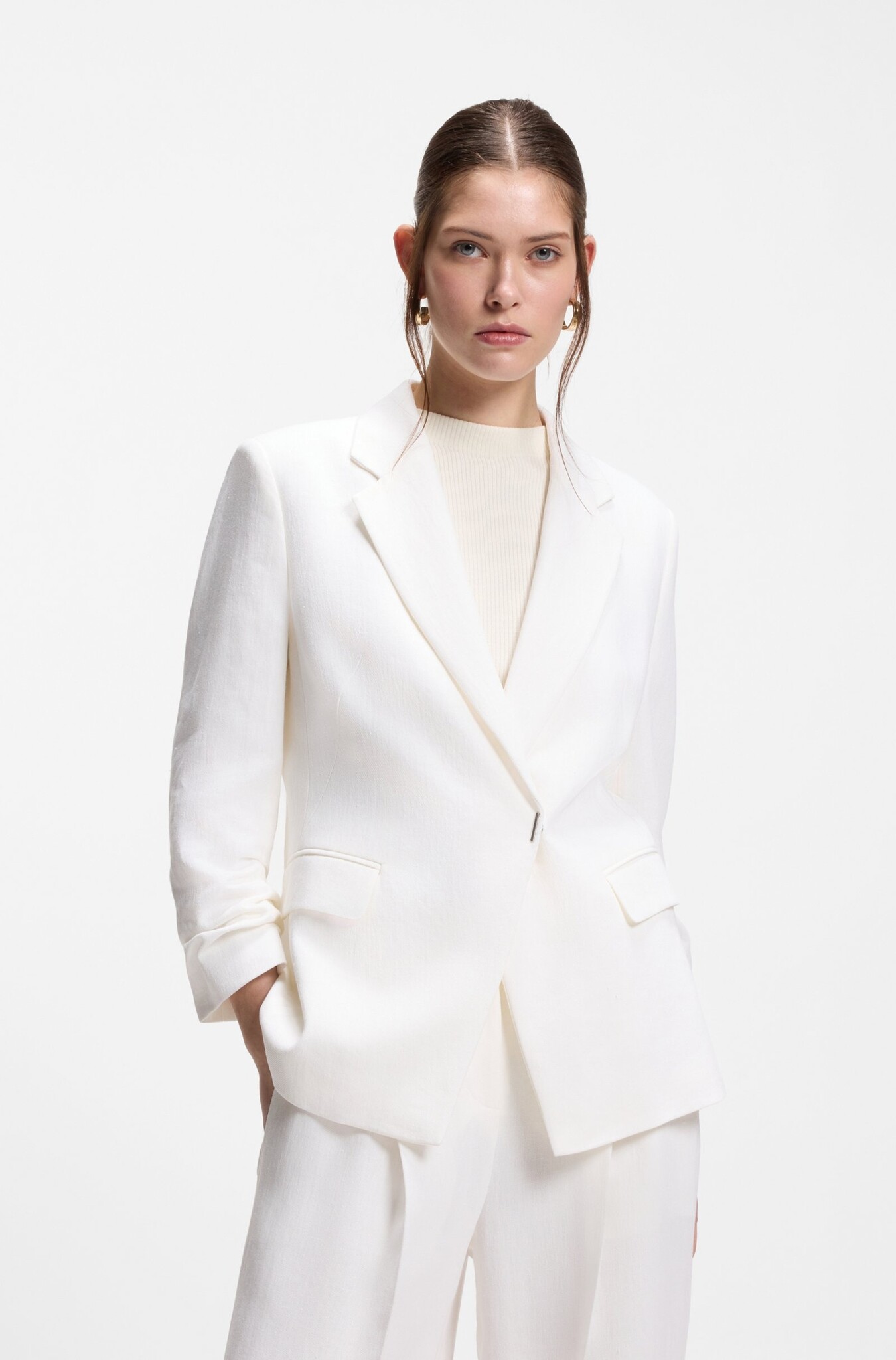 Slim-Fit Blazer in a Linen Blend