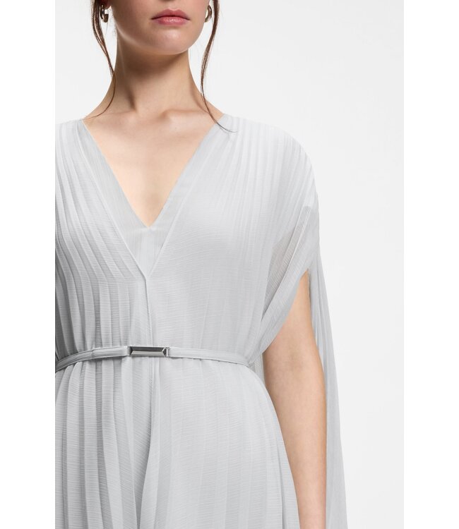 BOSS Robe plissée superposée avec cape