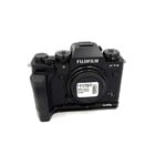 FujiFilm USED Fujifilm X-T4 camera w/flash