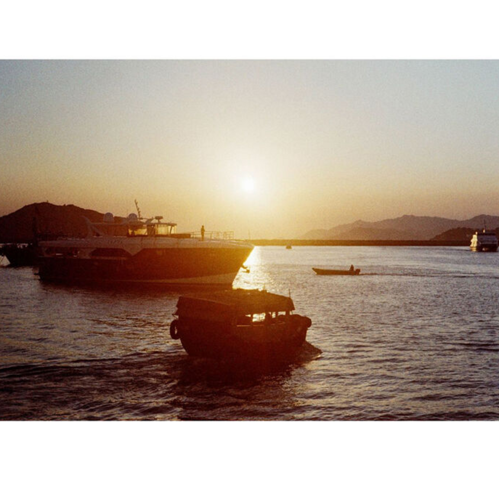 Lomography Lomography LomoChrome Color '92 Sun-Kissed 400 Film (35mm Roll Film, 36 Exposures)