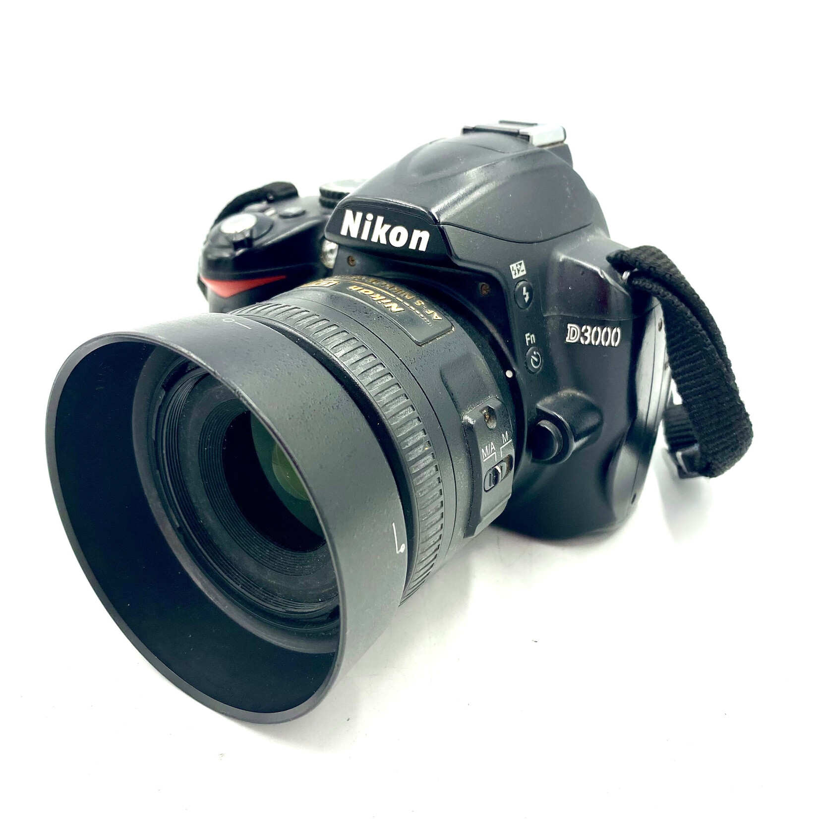 Nikon #1577 USED Nikon D3000 DSLR w/ Nikon 35mm f/1.8 G lens