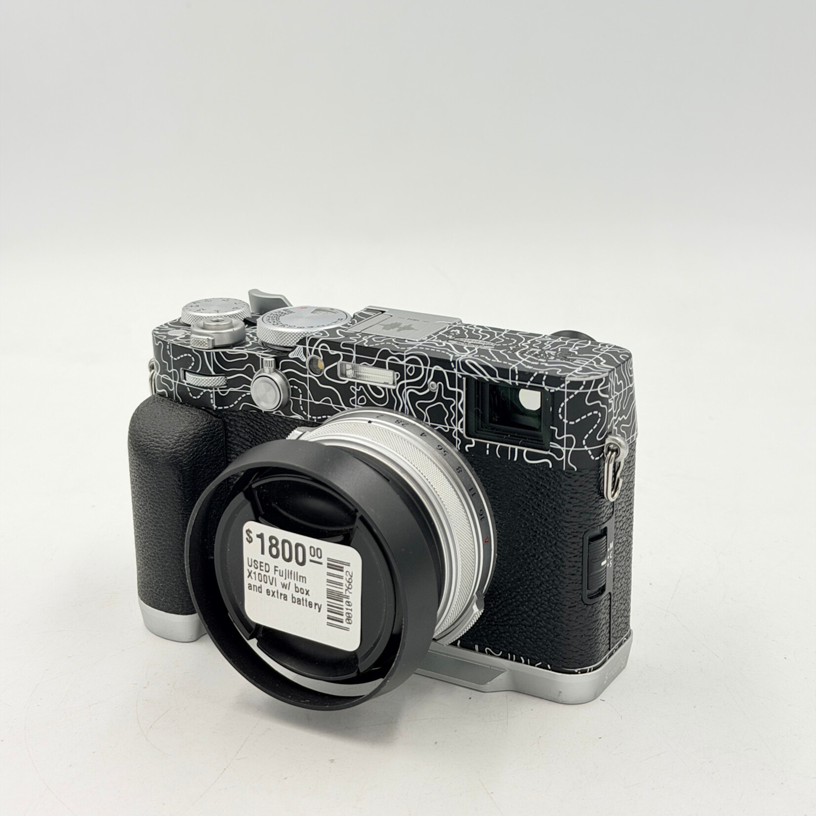 USED Fujifilm X100VI w/ box and extra battery