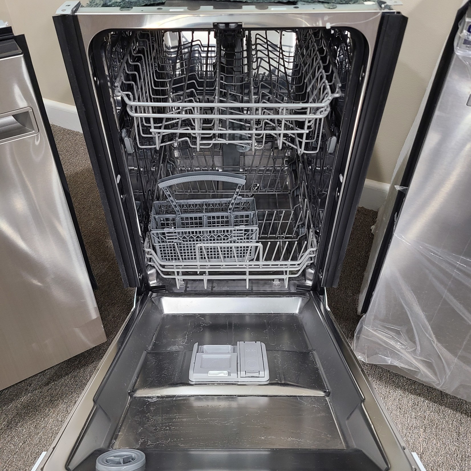 Whirlpool Whirlpool Small Space Compact Dishwasher WDF518SAHW - FKX1710179