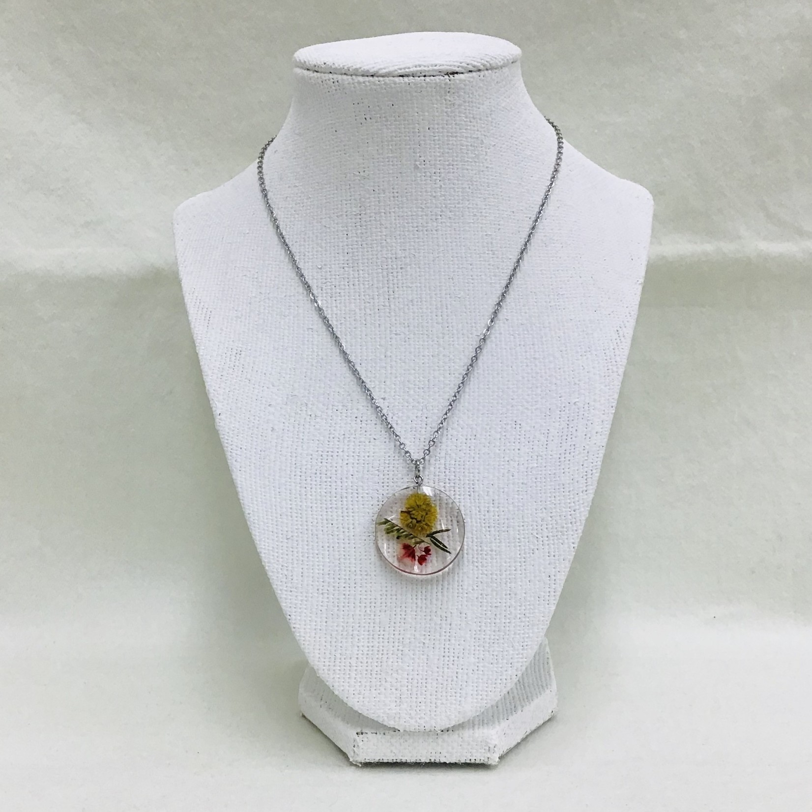 Ten Thousand Villages Round Necklace with Dried Flowers