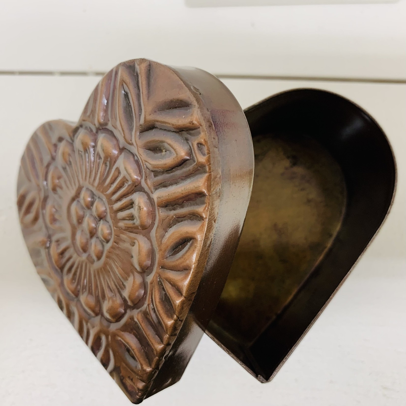 Ten Thousand Villages USA Metal Heart Box Floral, India