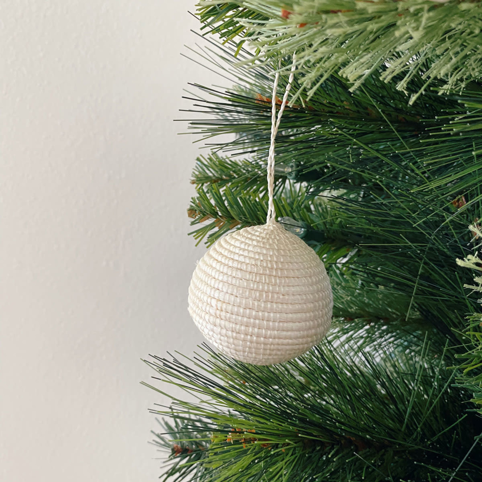 Azizi Life/SOKO Home Striped Woven Ball Ornament - All White