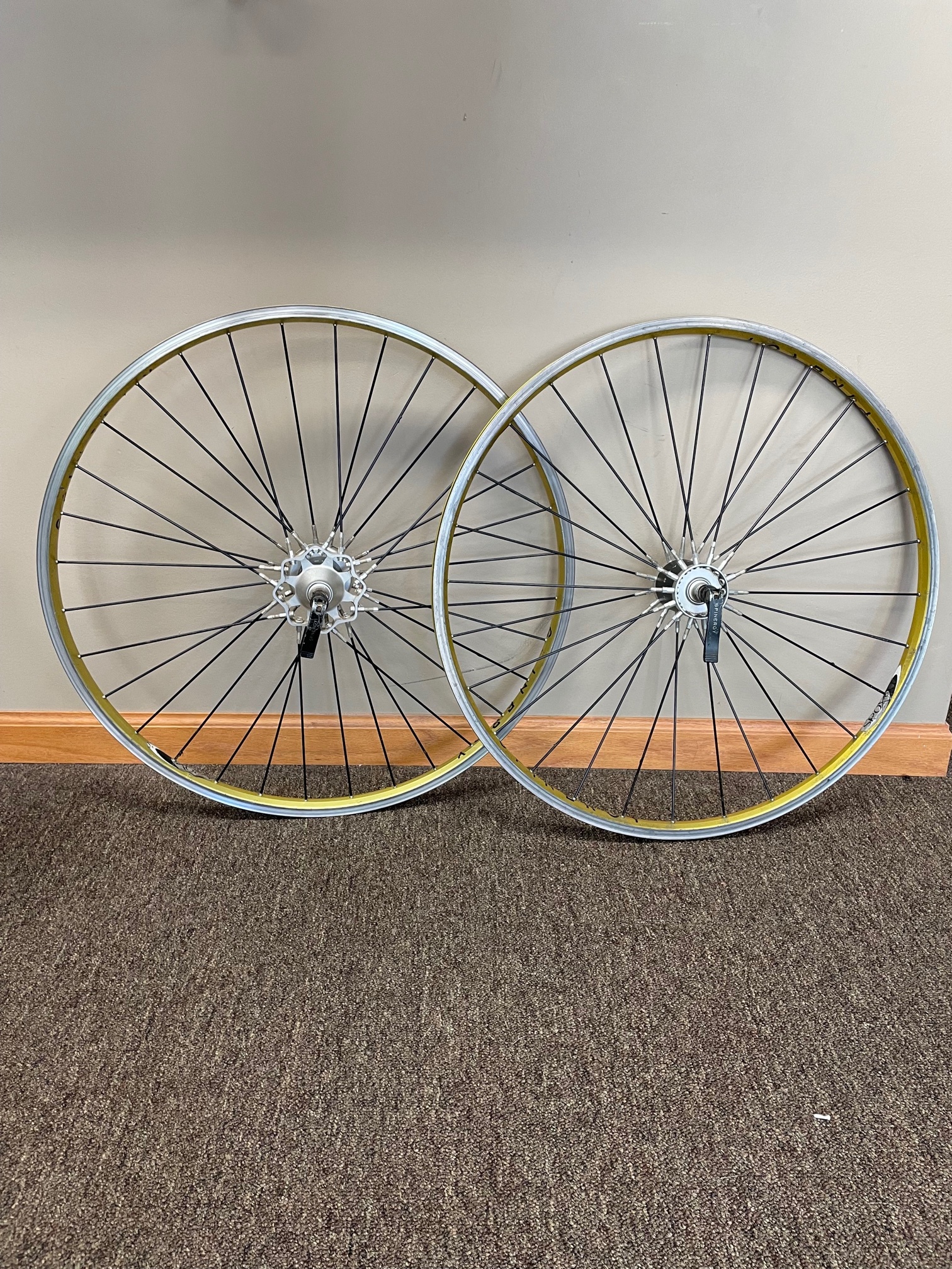 スリンキー Spinergy Xyclone 26” Mountain Bike Front Wheel 100mm QR Black