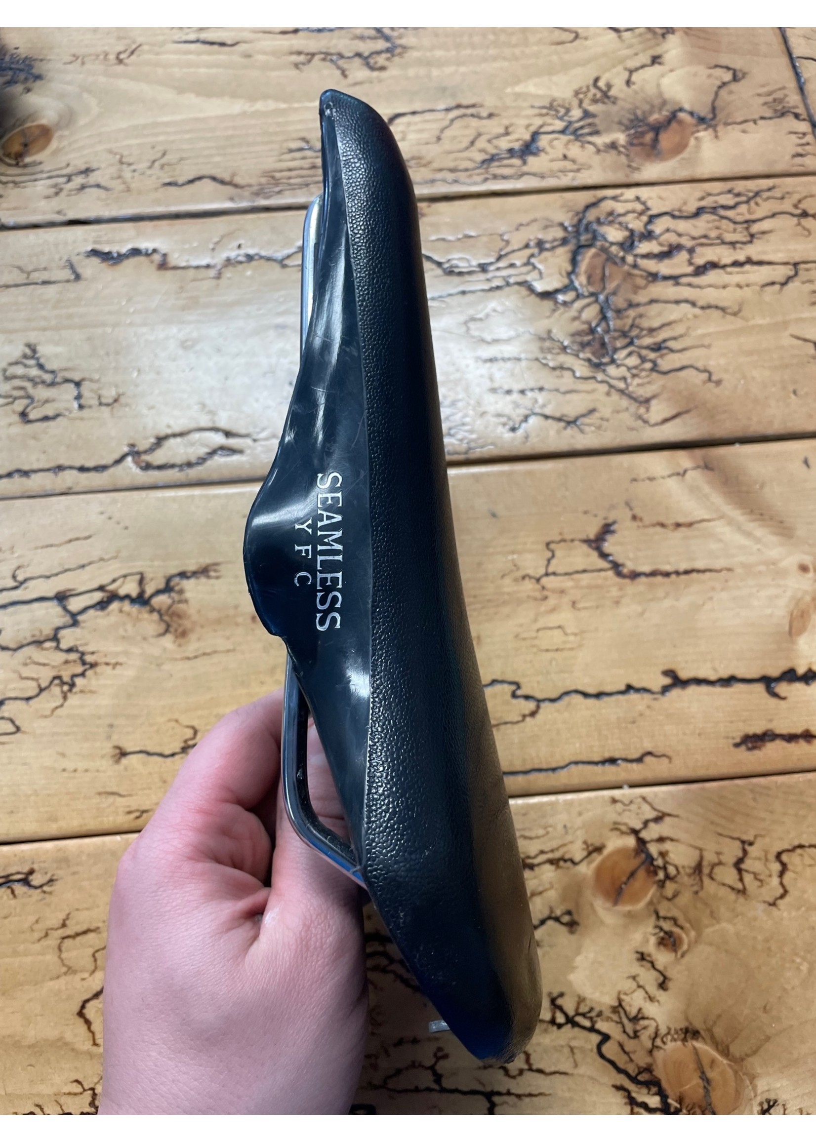 Fujita Fujita Seamless YFC Plastic Saddle