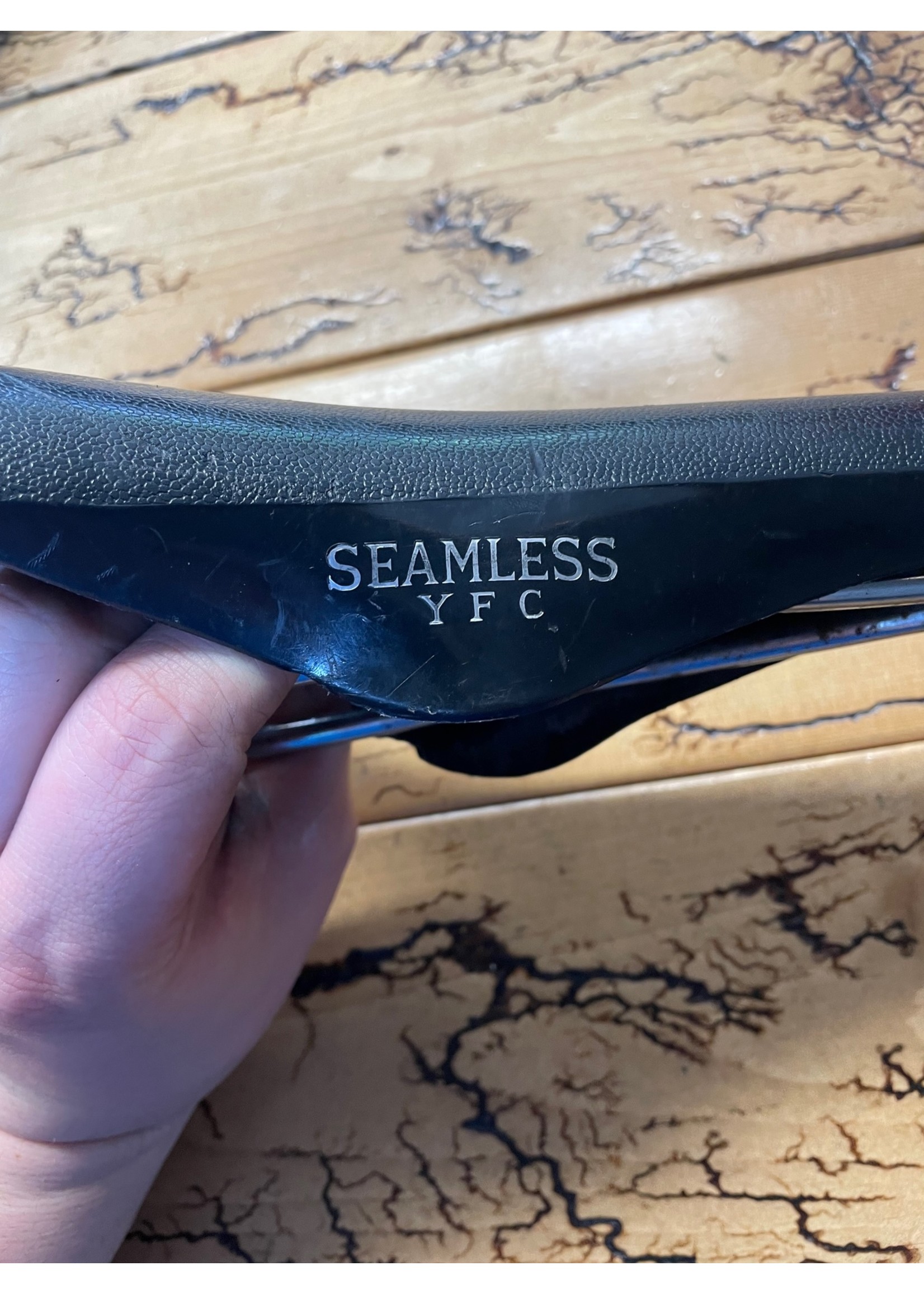 Fujita Fujita Seamless YFC Plastic Saddle