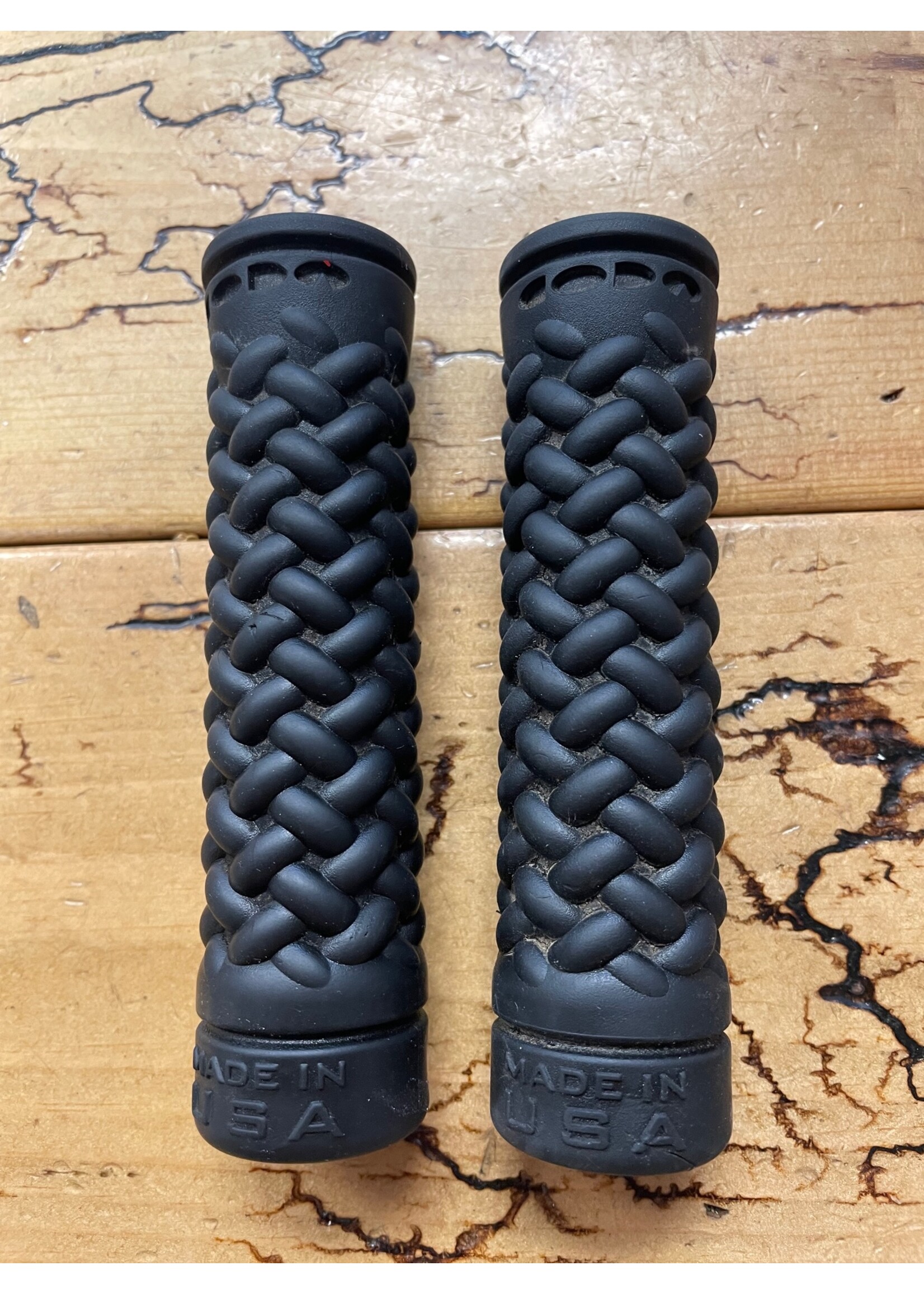 Coda Coda Weave Black Grips