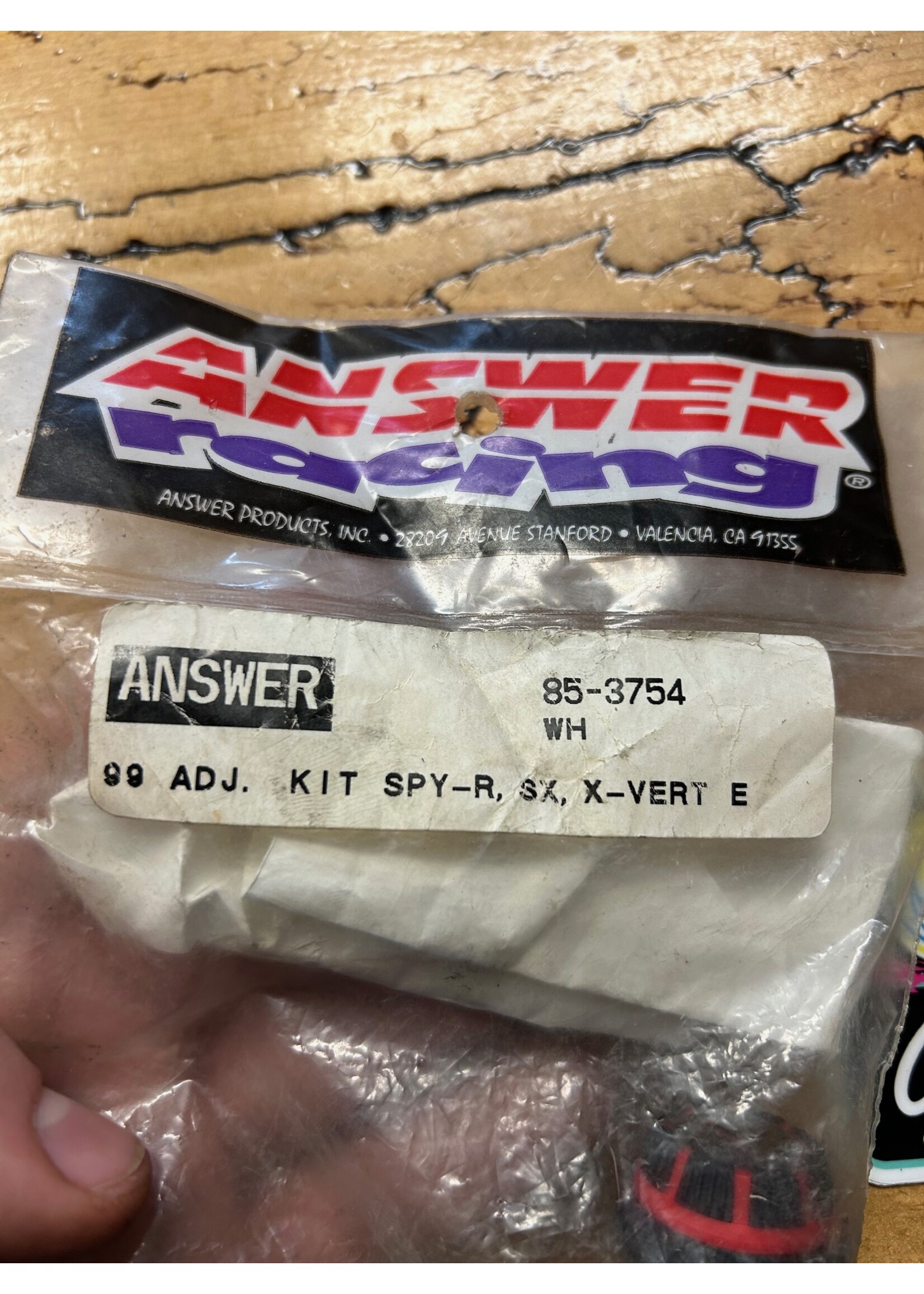 Answer Answer Manitou 1999  Top Cap Adjuster Kit NOS