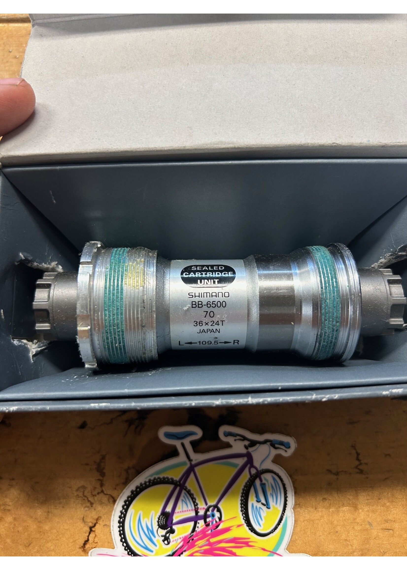 SHIMANO Shimano Ultegra BB-6500 109.5mm Italian Octalink V1 Bottom Bracket NOS