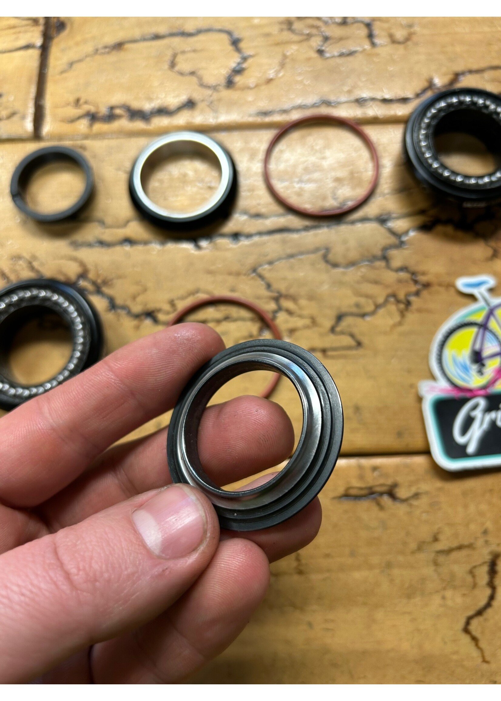 WTB WTB Momentum Grease Guard Black 1 1/8 Threadless Headset