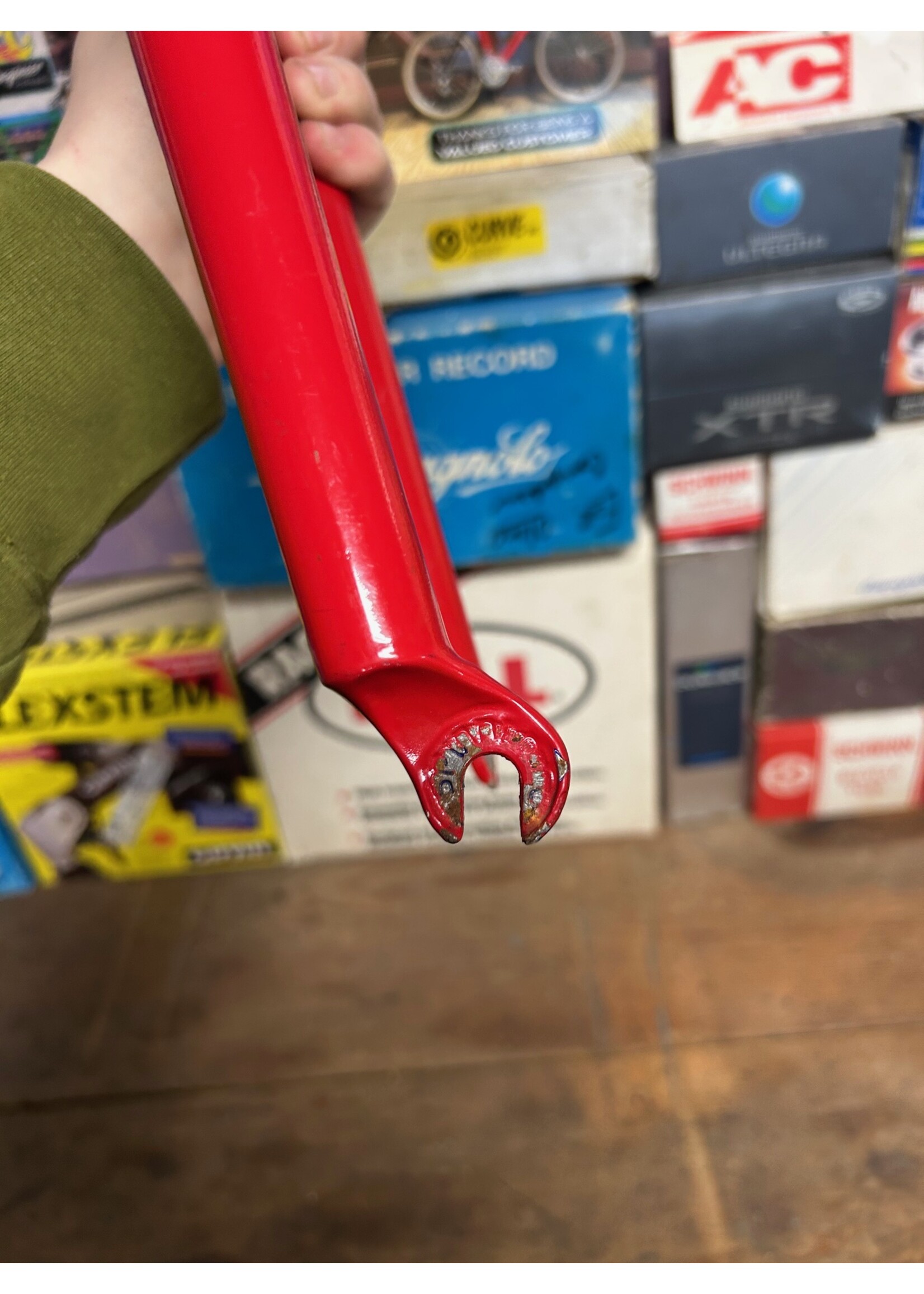 Spinner Spinner Red 26" 1 1/8 Threaded Fork