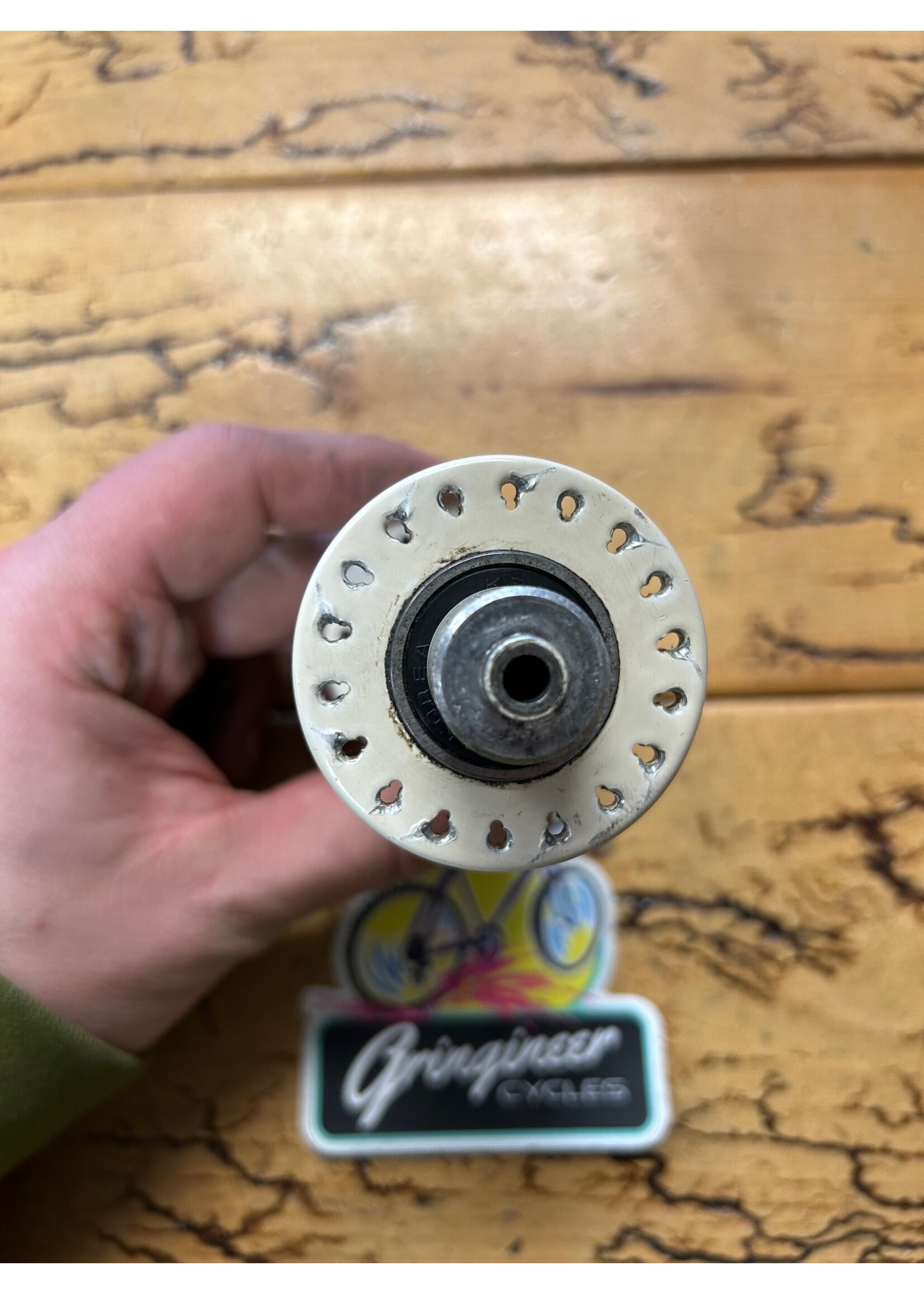 American Classic American Classic White 36 Hole Front Hub
