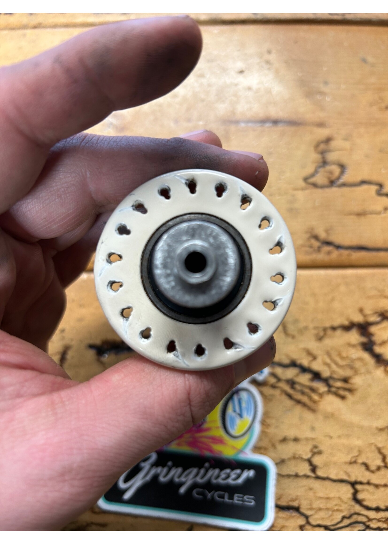 American Classic American Classic White 36 Hole Front Hub