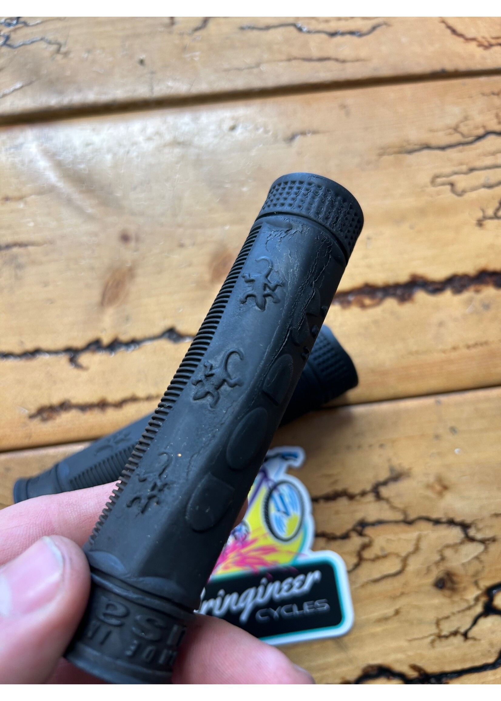Coda Coda Thin Lizard Black Grips