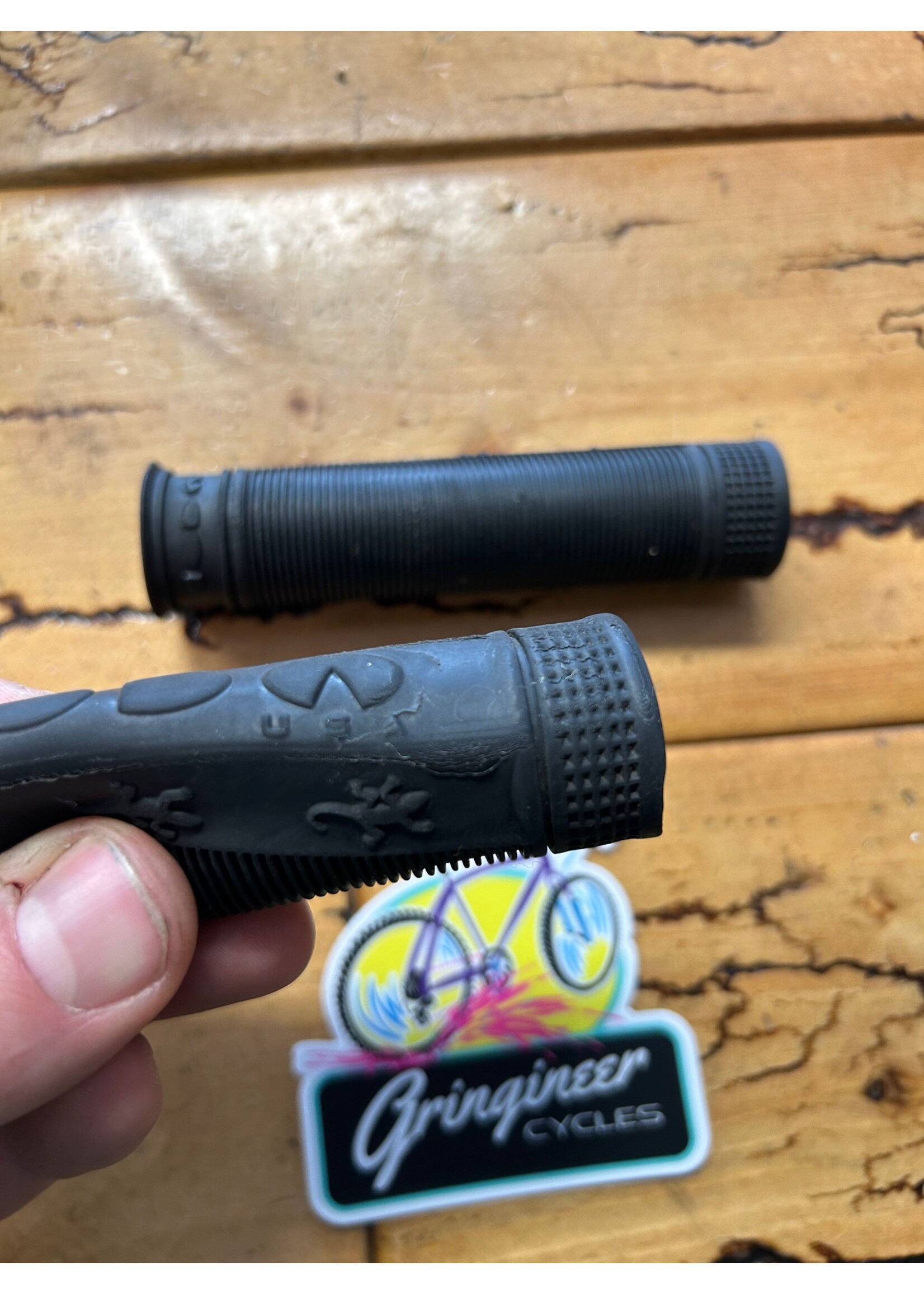 Coda Coda Thin Lizard Black Grips