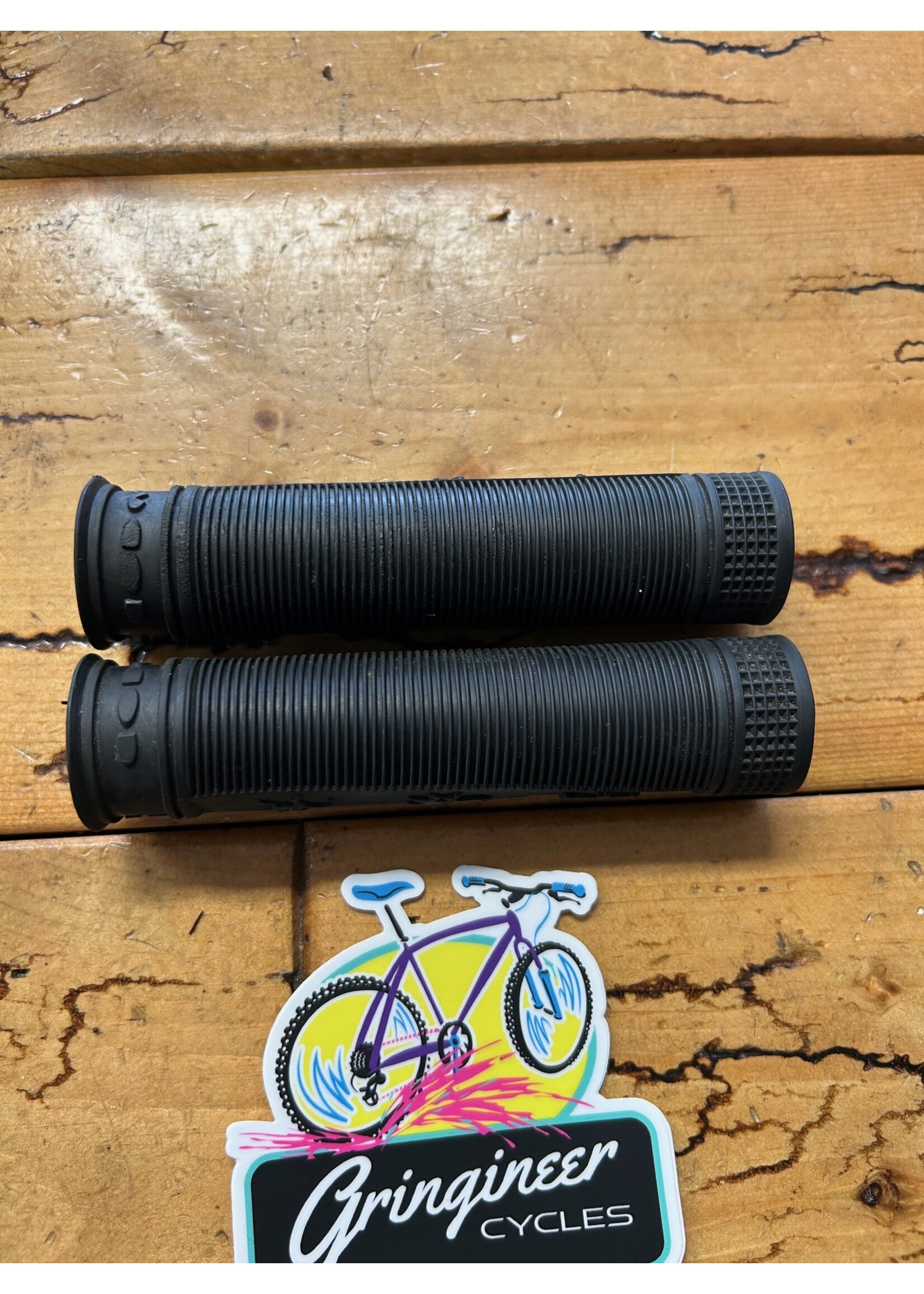 Coda Coda Thin Lizard Black Grips