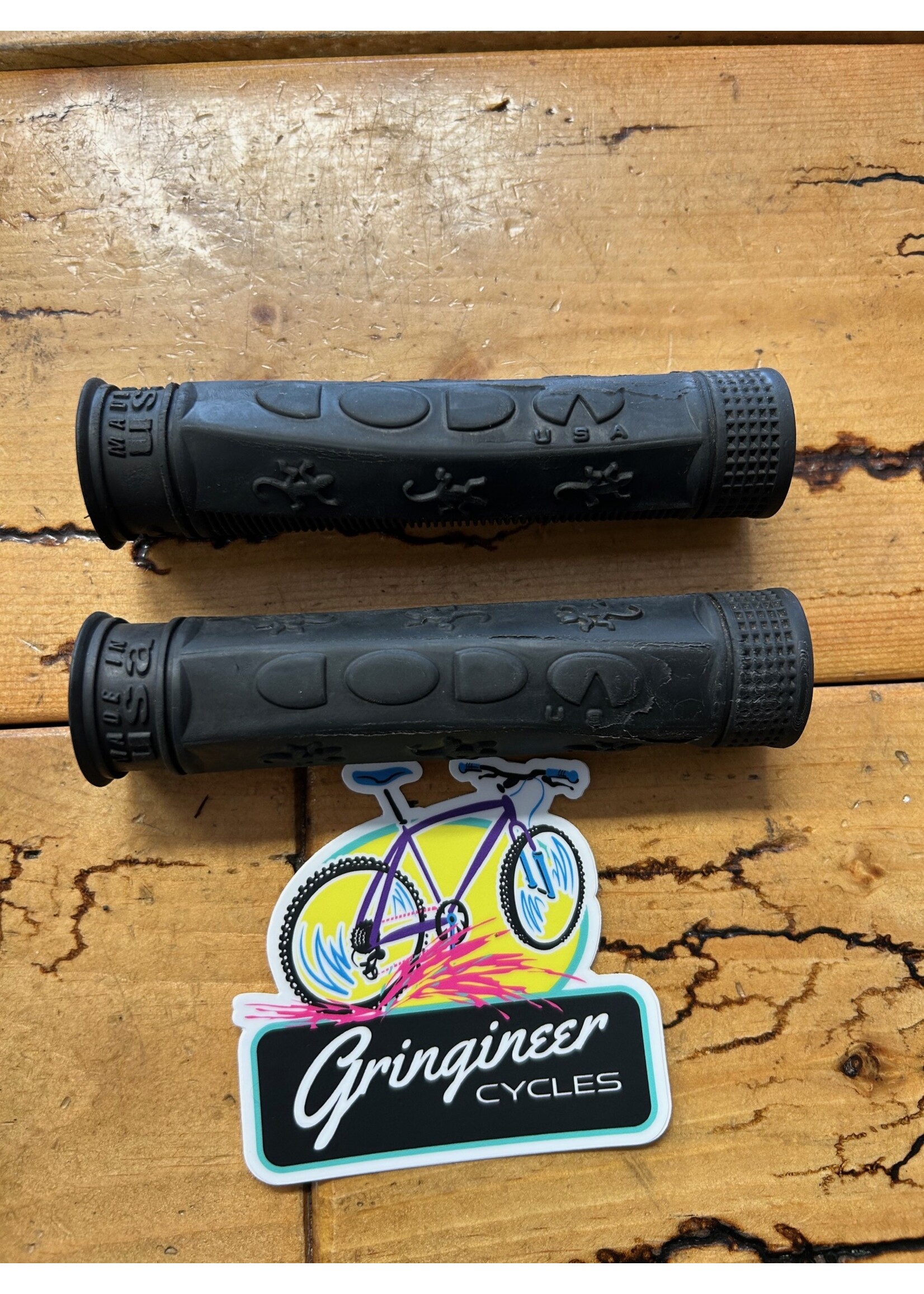 Coda Coda Thin Lizard Black Grips