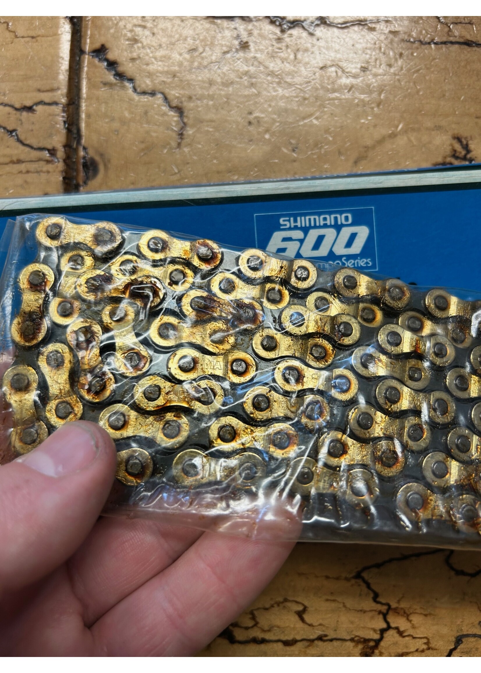 SHIMANO Shimano 600 CN-6110 Gold Uniglide 1/2x3/32 116 Links Chain NOS