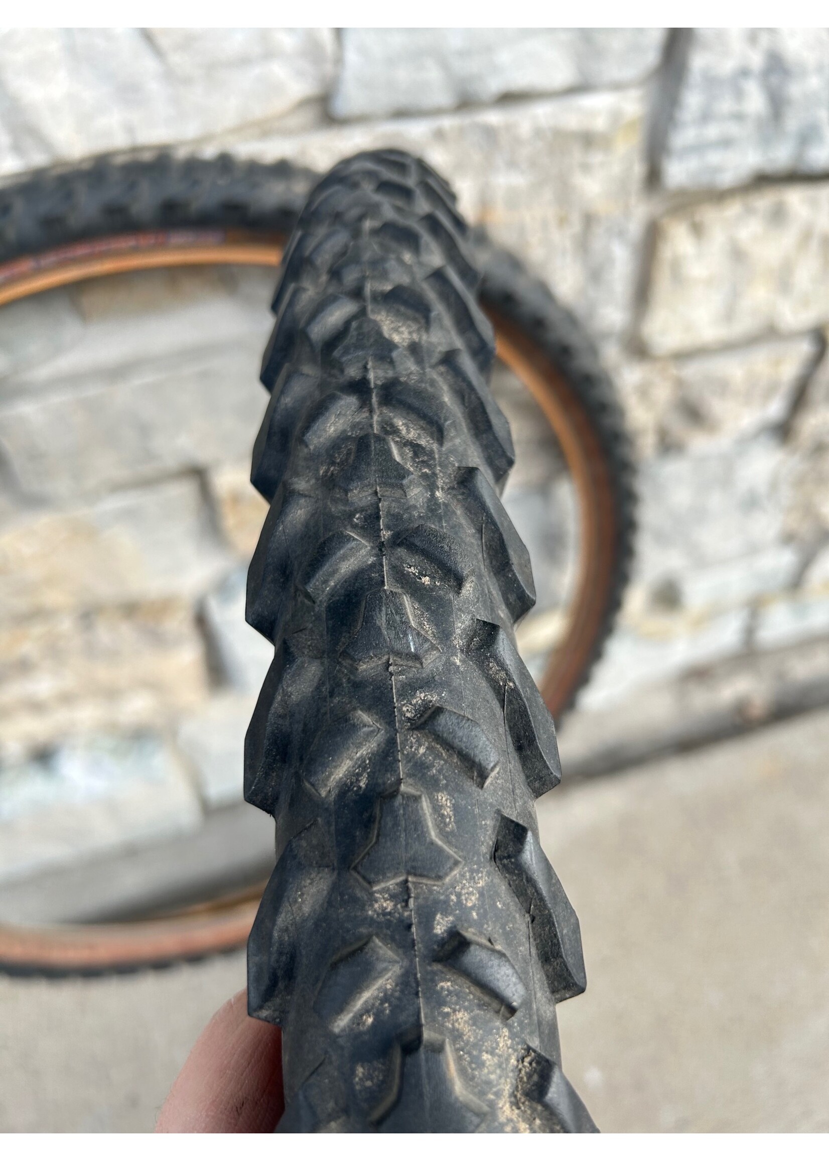 Kona Kona Scratch and Sniff 26x2.1 Wire Bead Tires