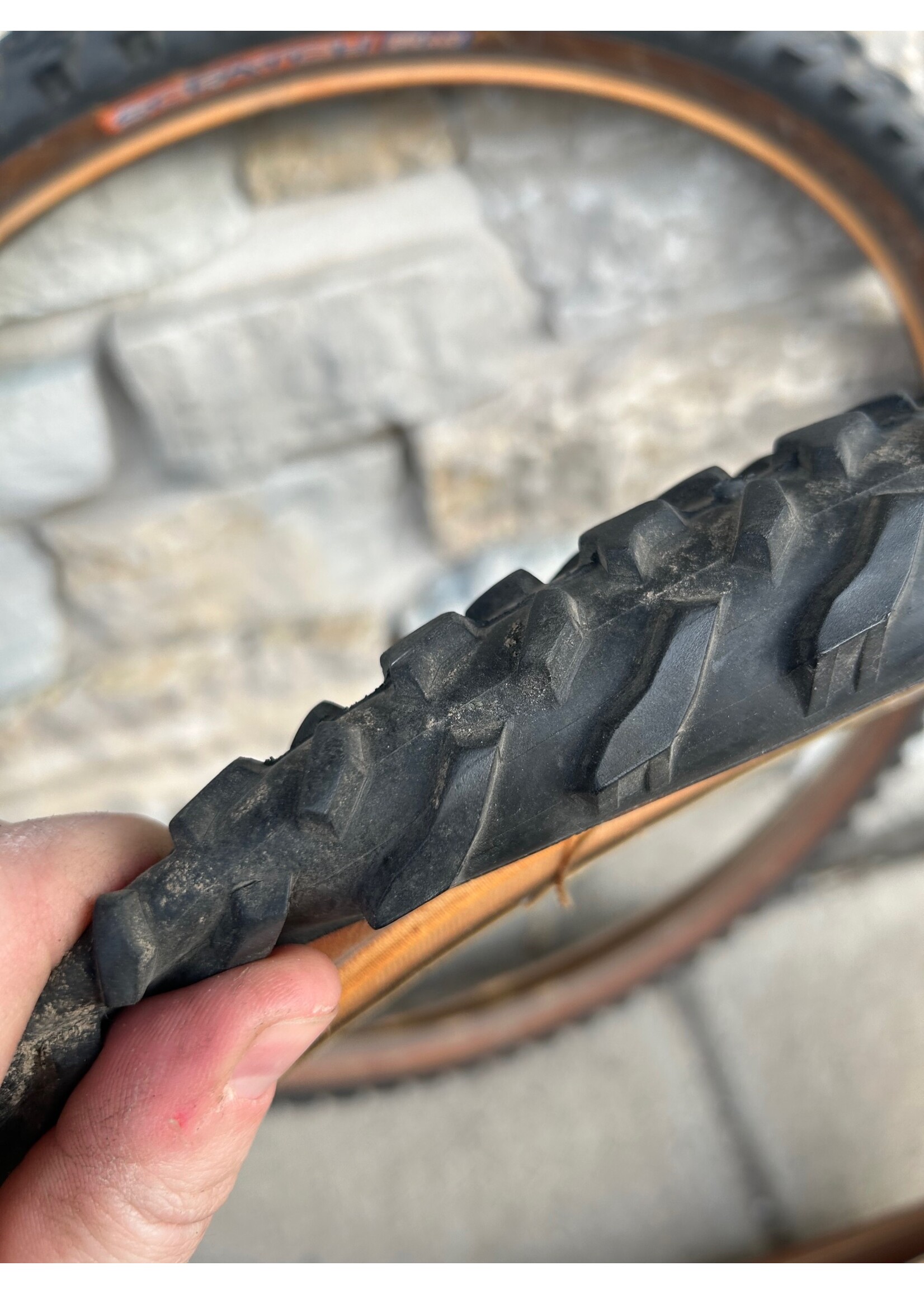 Kona Kona Scratch and Sniff 26x2.1 Wire Bead Tires