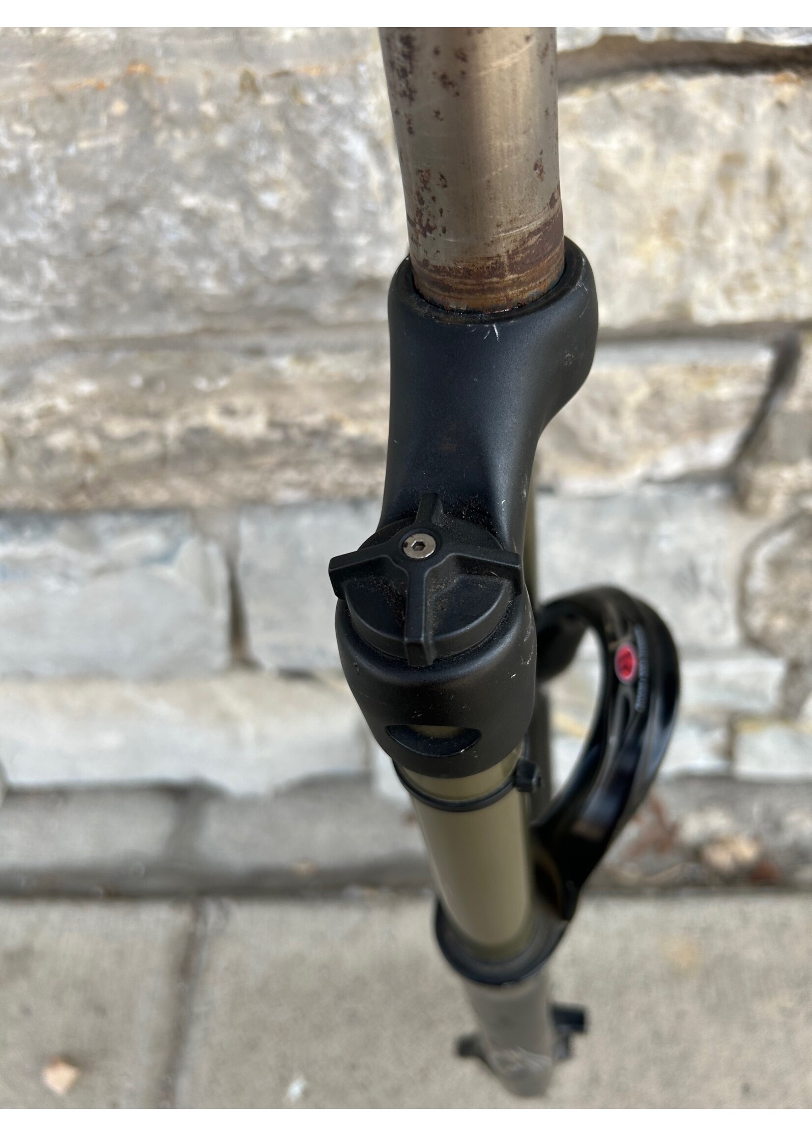 Manitou Manitou Black Elite SPV 120mm 26" 1 1/8 Disc Brake QR Suspension Fork
