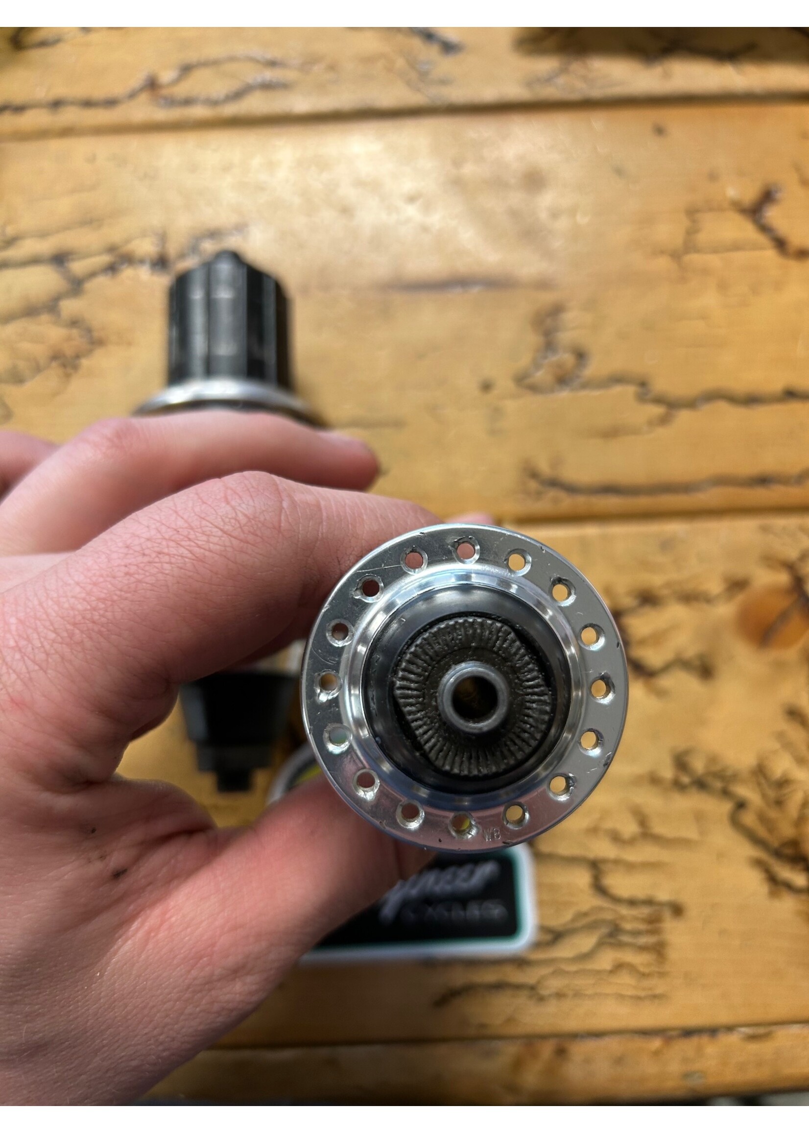 SHIMANO Shimano Deore XT M737 32 Hole Hub Set
