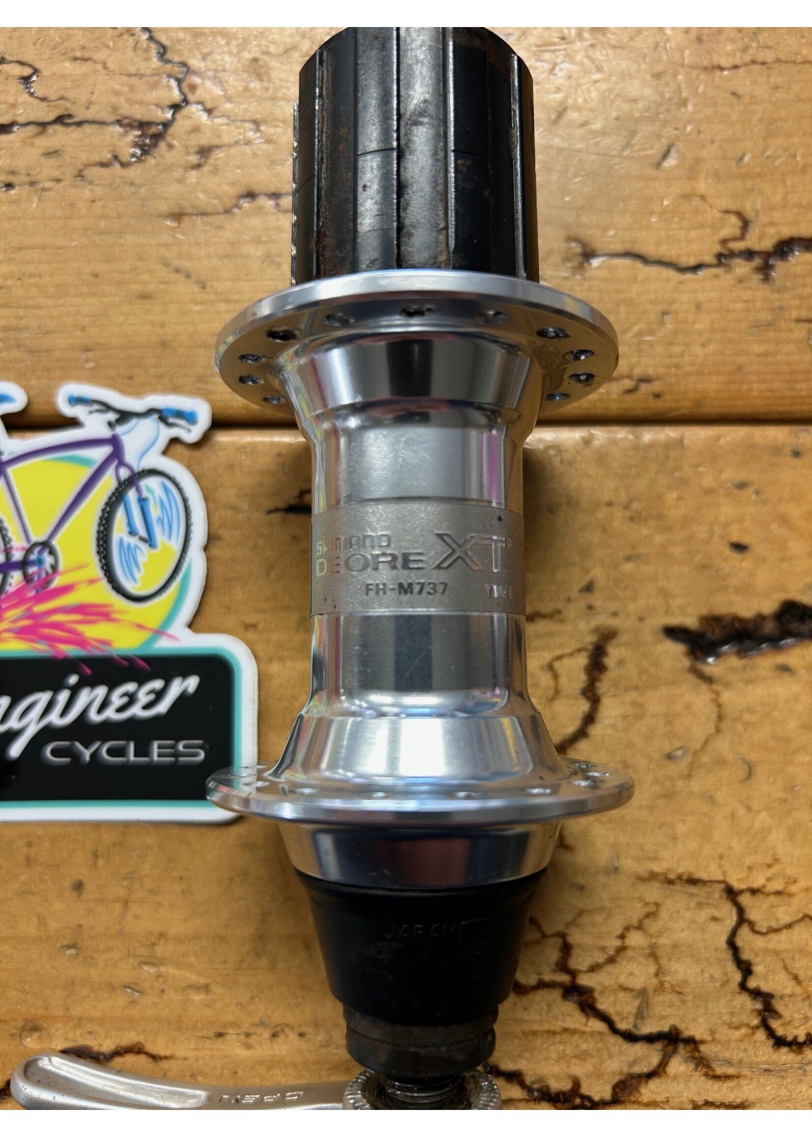 SHIMANO Shimano Deore XT M737 32 Hole Rear Hub
