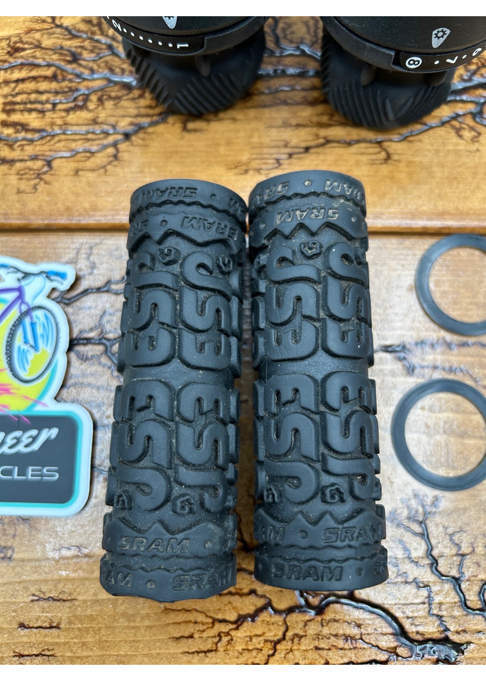 SRAM ESP 9.0 3x8 Grip Shifters and Grips