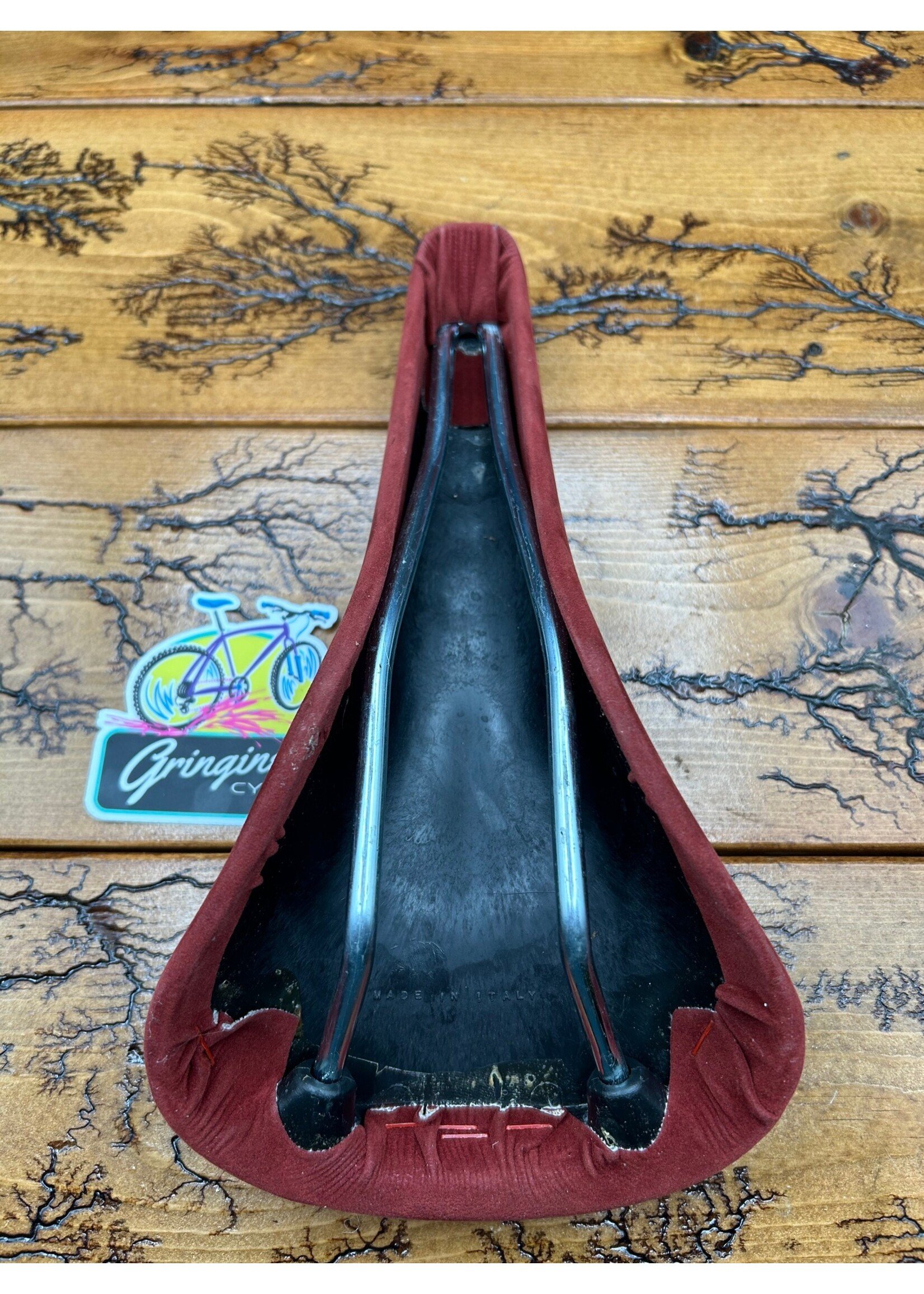 Mundialita Mundialita Red Suede Saddle